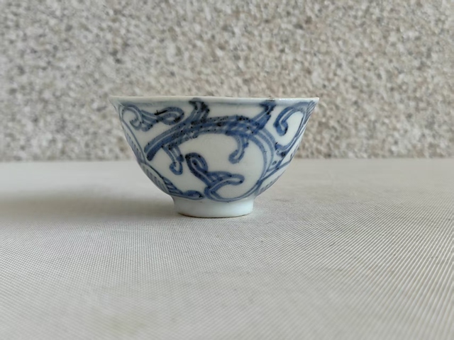 古玩陶瓷花卉紋青花杯真品鑒賞圖