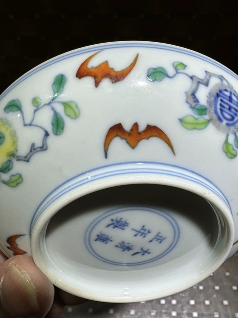 古玩陶瓷需上手，憑圖看不開門，雍正風格斗彩盤真品鑒賞圖