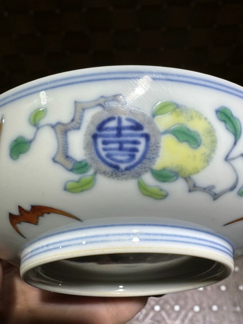 古玩陶瓷需上手，憑圖看不開門，雍正風格斗彩盤真品鑒賞圖