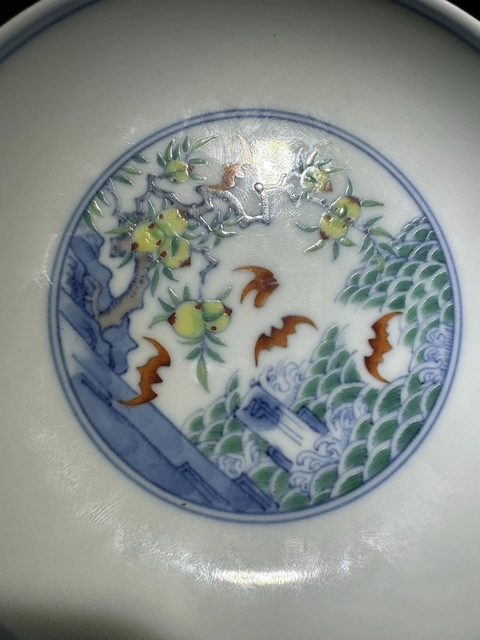 古玩陶瓷需上手，憑圖看不開門，雍正風格斗彩盤真品鑒賞圖