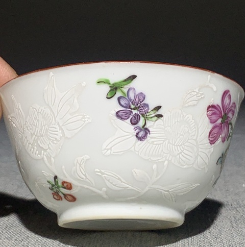 古玩陶瓷花蝶紋廣彩碗真品鑒賞圖