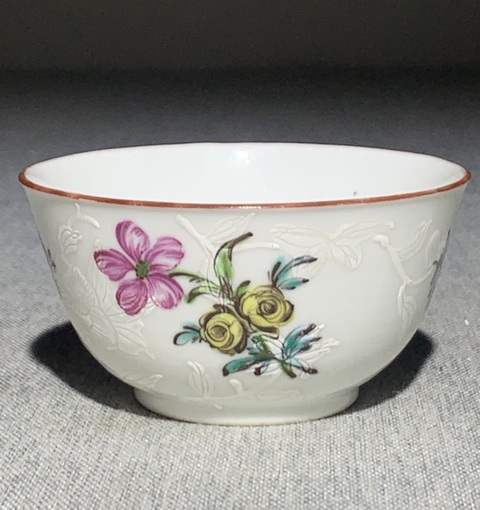 古玩陶瓷花蝶紋廣彩碗真品鑒賞圖