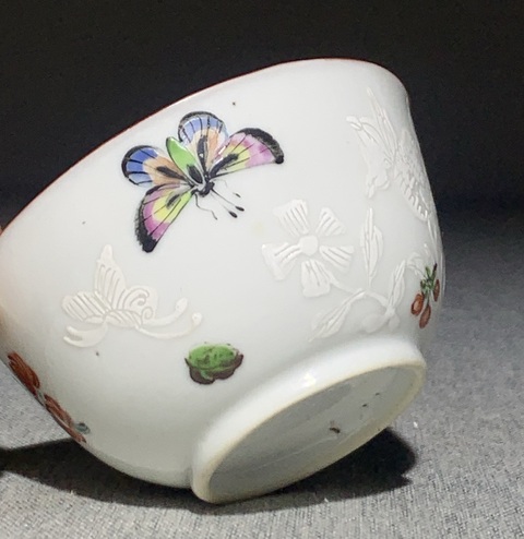 古玩陶瓷花蝶紋廣彩碗真品鑒賞圖