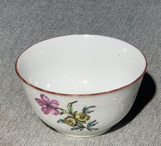 古玩陶瓷花蝶紋廣彩碗真品鑒賞圖