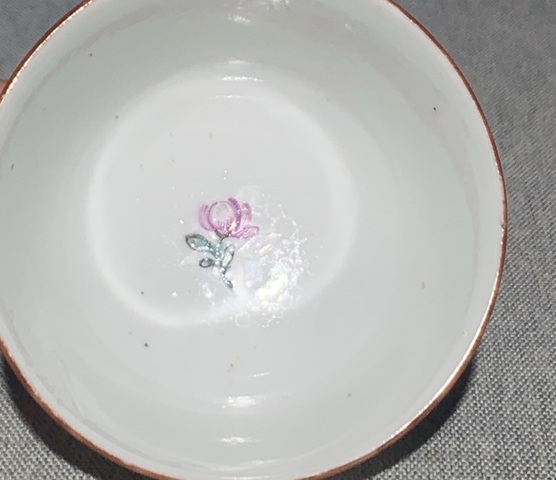 古玩陶瓷花蝶紋廣彩碗真品鑒賞圖