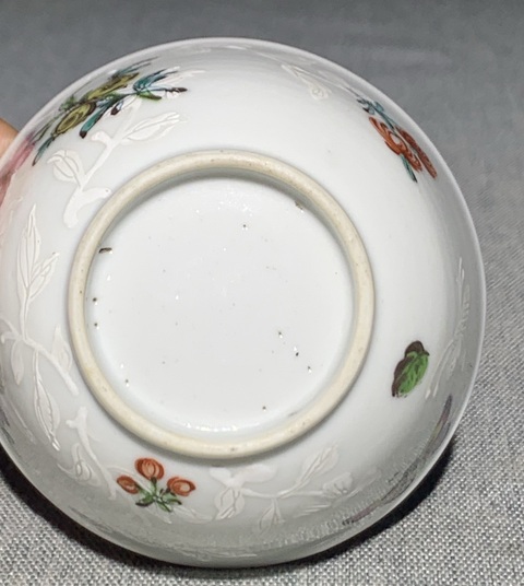 古玩陶瓷花蝶紋廣彩碗真品鑒賞圖