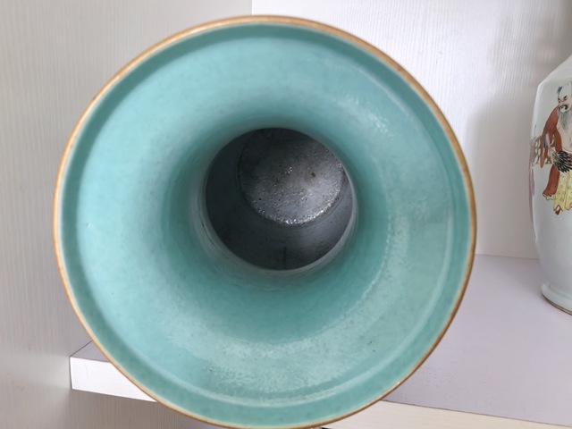 古玩陶瓷清中期 粉彩人物紋瓶真品鑒賞圖