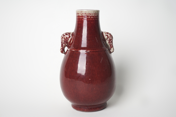 古玩陶瓷清中期·紅釉象耳尊拍賣，當前價格999元