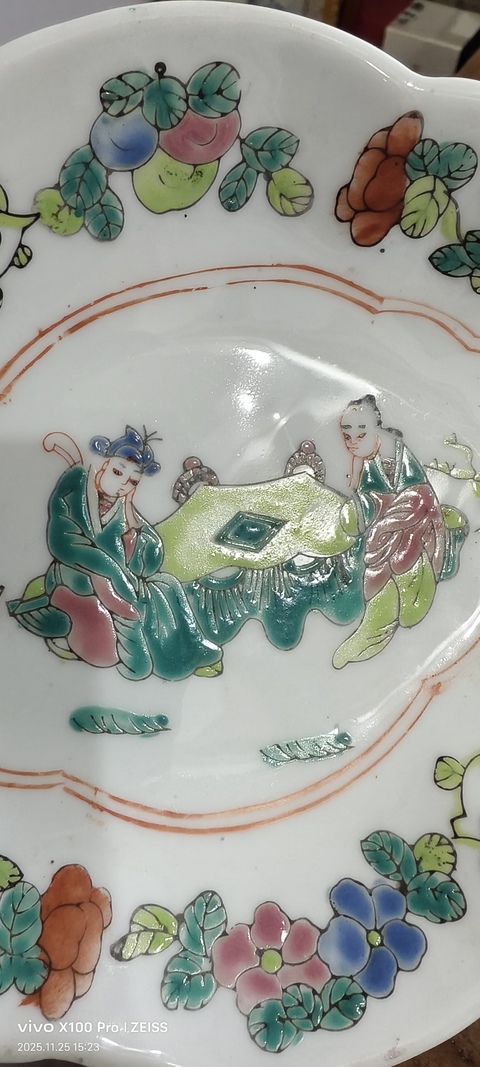 古玩陶瓷人物紋海棠盤(pán)真品鑒賞圖