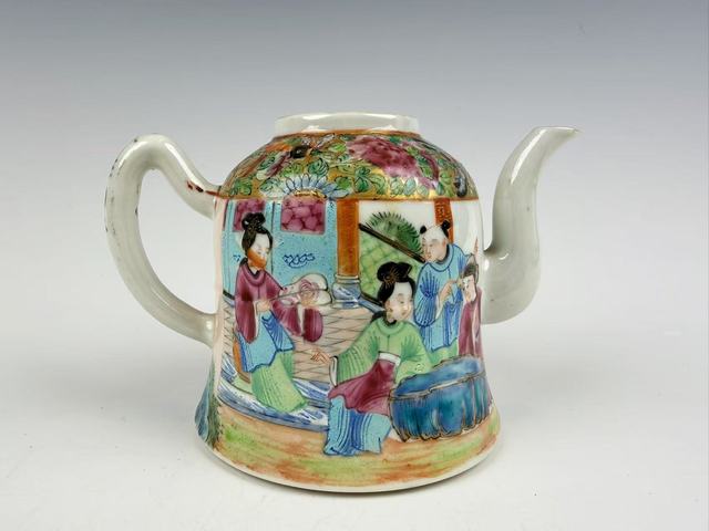 古玩陶瓷清晚期·西廂記人物故事茶壺拍賣，當前價格0元