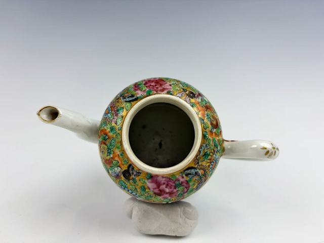 古玩陶瓷清晚期·西廂記人物故事茶壺拍賣，當前價格0元