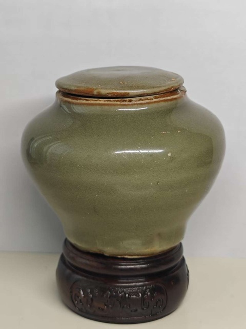 古玩陶瓷龍泉青瓷蓋罐真品鑒賞圖