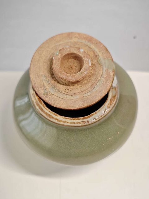 古玩陶瓷龍泉青瓷蓋罐真品鑒賞圖