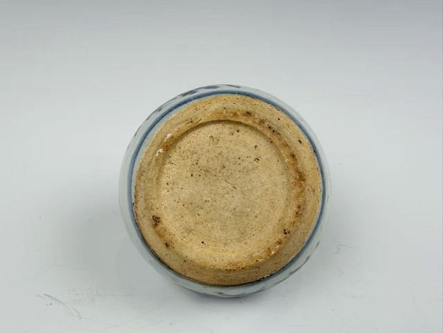 古玩陶瓷明中期·青花如意云頭花卉紋水盂拍賣，當前價格288元