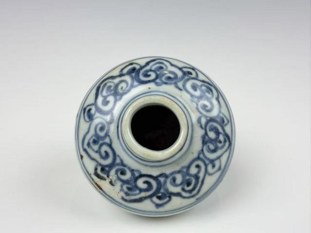 古玩陶瓷明中期·青花如意云頭花卉紋水盂拍賣，當前價格288元