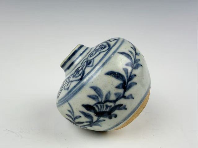 古玩陶瓷明中期·青花如意云頭花卉紋水盂拍賣，當前價格288元