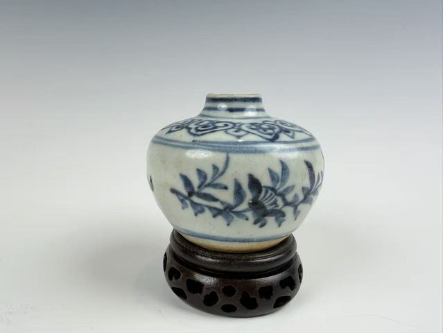 古玩陶瓷明中期·青花如意云頭花卉紋水盂拍賣，當前價格288元