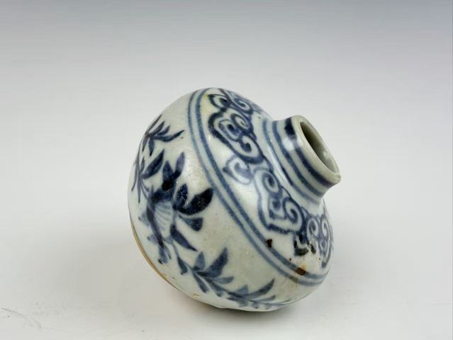 古玩陶瓷明中期·青花如意云頭花卉紋水盂拍賣，當前價格288元