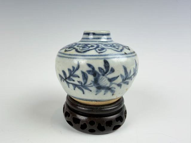 古玩陶瓷明中期·青花如意云頭花卉紋水盂拍賣，當前價格288元