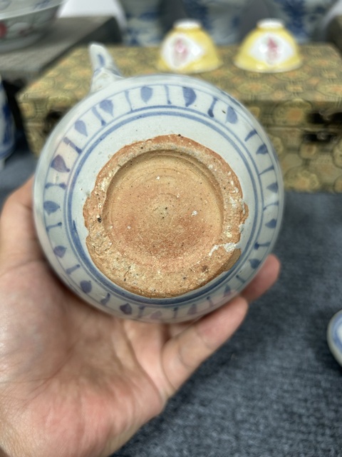 古玩陶瓷青花花卉紋雙系執(zhí)壺真品鑒賞圖