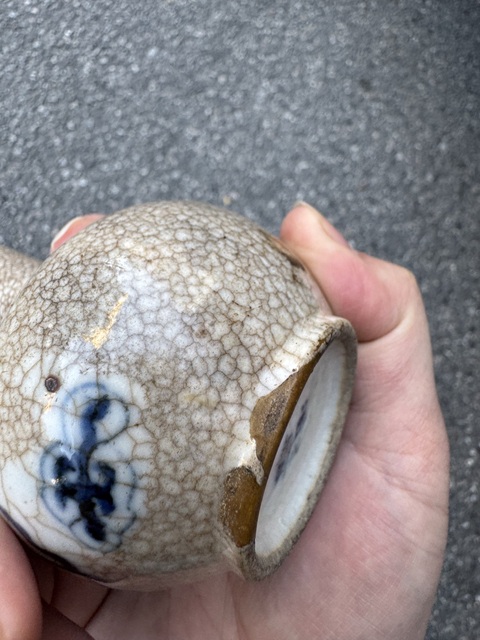 古玩陶瓷哥釉地青花獅紋天球瓶真品鑒賞圖