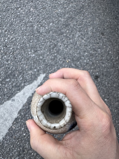 古玩陶瓷哥釉地青花獅紋天球瓶真品鑒賞圖