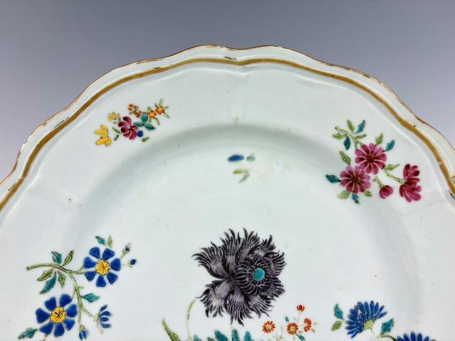 古玩陶瓷清乾隆·粉彩加藍料彩花卉花口盤拍賣，當前價格0元