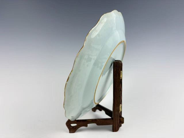 古玩陶瓷清乾隆·粉彩加藍料彩花卉花口盤拍賣，當前價格0元