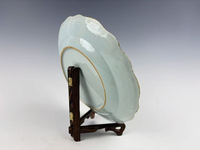 古玩陶瓷清乾隆·粉彩加藍料彩花卉花口盤拍賣，當前價格0元