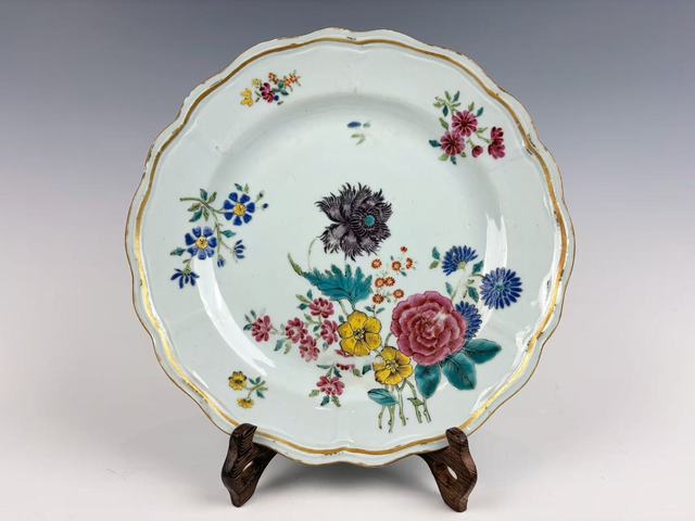 古玩陶瓷清乾隆·粉彩加藍料彩花卉花口盤拍賣，當前價格0元