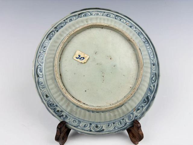 古玩陶瓷明中期·青花麒麟望月花口盤拍賣，當前價格0元