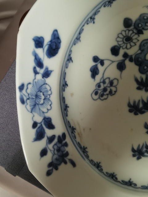 古玩陶瓷清中期青花花卉盤(pán)真品鑒賞圖