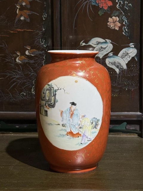 古玩陶瓷珊瑚紅釉描金開光粉彩人物紋燈籠瓶真品鑒賞圖