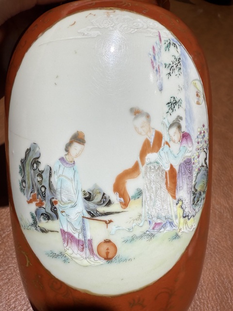 古玩陶瓷珊瑚紅釉描金開光粉彩人物紋燈籠瓶真品鑒賞圖