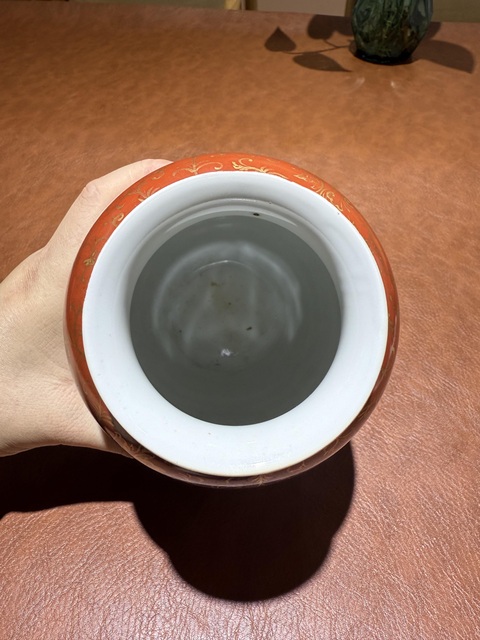 古玩陶瓷珊瑚紅釉描金開光粉彩人物紋燈籠瓶真品鑒賞圖