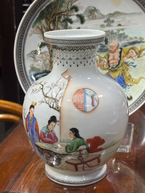 古玩陶瓷粉彩人物故事燈籠瓶真品鑒賞圖