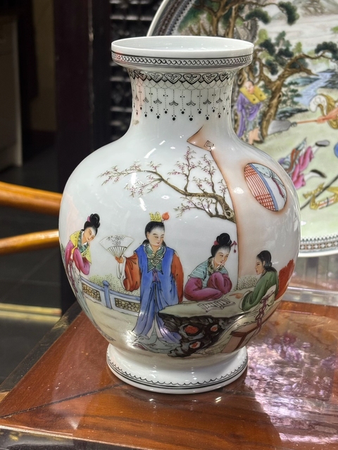 古玩陶瓷粉彩人物故事燈籠瓶真品鑒賞圖