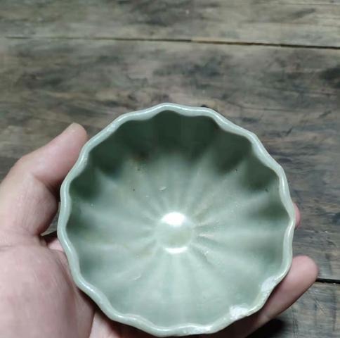 古玩陶瓷龍泉青瓷蓮子杯真品鑒賞圖
