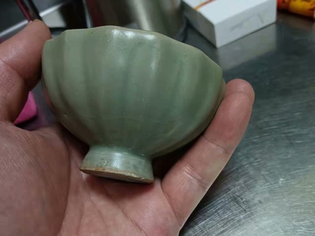 古玩陶瓷龍泉青瓷蓮子杯真品鑒賞圖