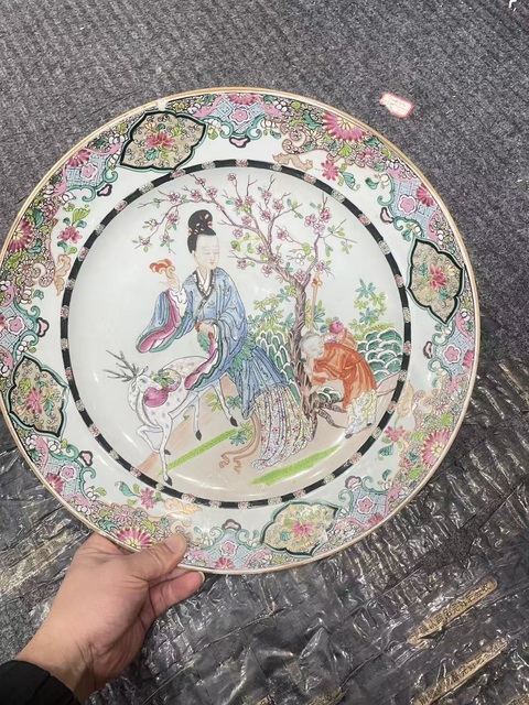 古玩陶瓷粉彩人物故事盤真品鑒賞圖