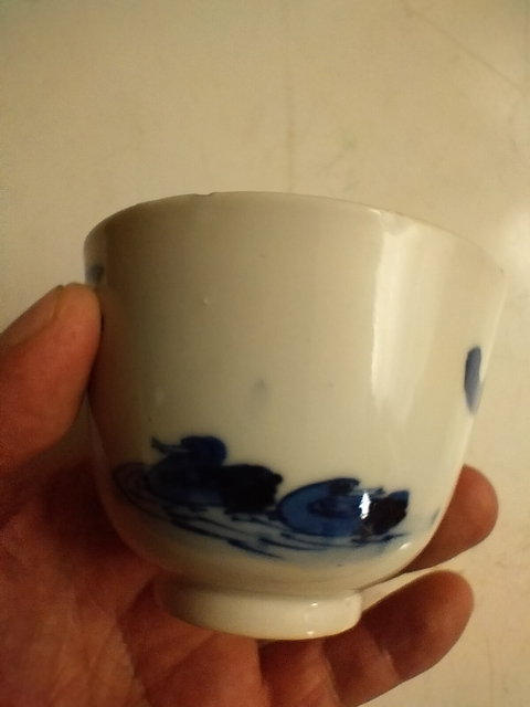 古玩陶瓷蓮池游禽滿池嬌青花杯真品鑒賞圖