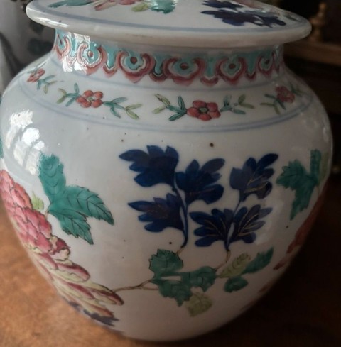 古玩陶瓷青花加彩花卉紋蓋罐真品鑒賞圖