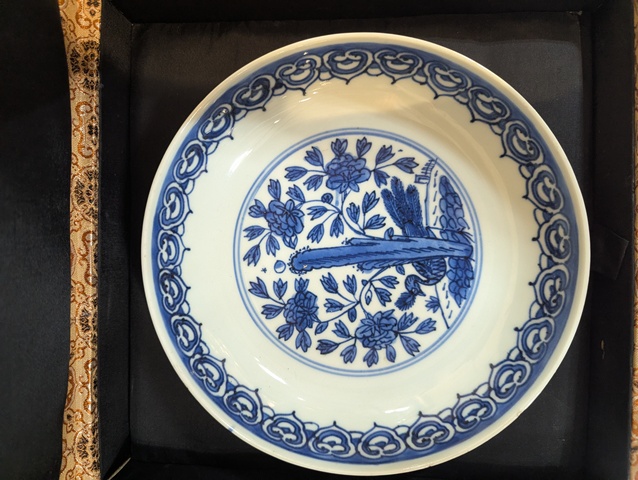 古玩陶瓷花鳥(niǎo)紋青花盤(pán)真品鑒賞圖