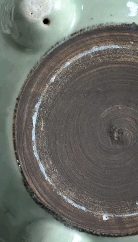 古玩陶瓷清中期 豆青釉剔刻纏枝蓮紋香爐真品鑒賞圖