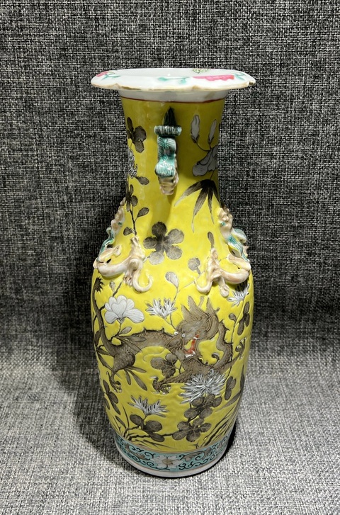 古玩陶瓷黃地粉彩龍紋花口瓶真品鑒賞圖