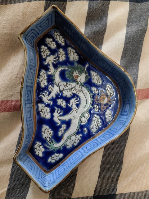 古玩陶瓷藍地粉彩龍紋攢盤拍賣，當前價格10000元