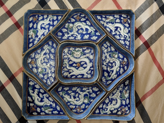 古玩陶瓷藍地粉彩龍紋攢盤拍賣，當前價格10000元