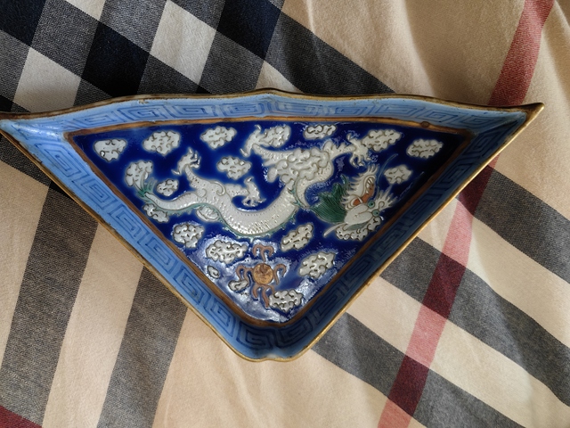 古玩陶瓷藍地粉彩龍紋攢盤拍賣，當前價格10000元