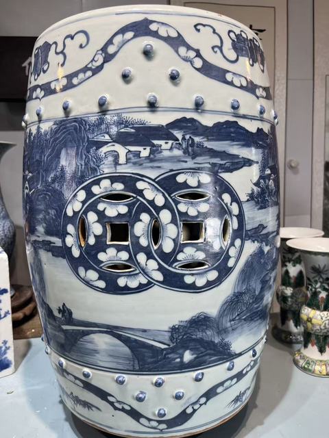 古玩陶瓷青花山水通景紋繡墩真品鑒賞圖