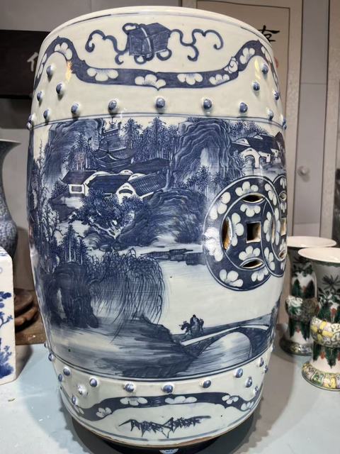 古玩陶瓷青花山水通景紋繡墩真品鑒賞圖